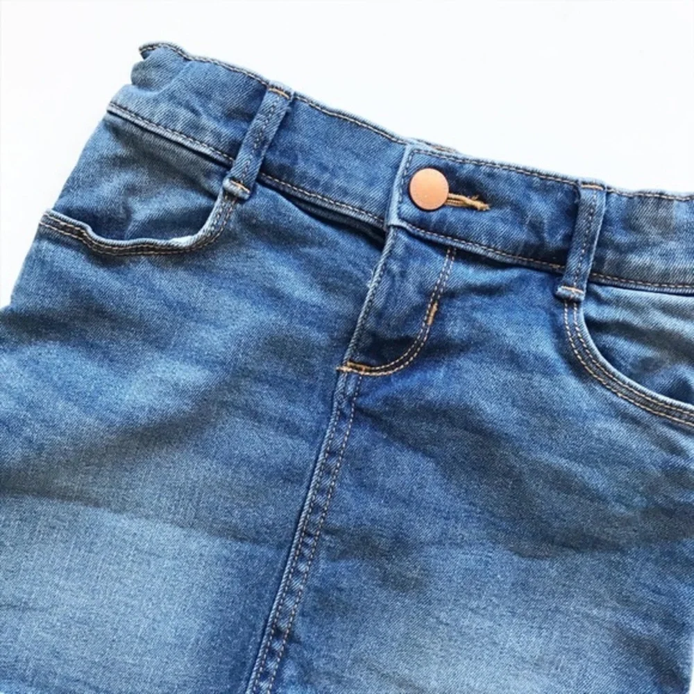 Old Navy soft stretchy raw hem denim skirt EUC 5T